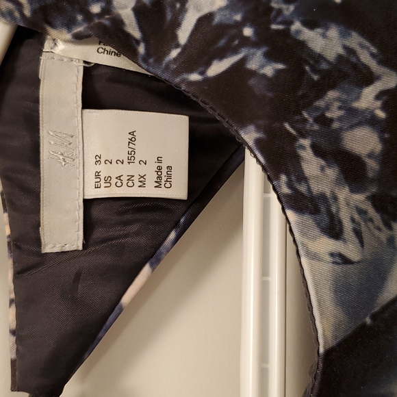 H&M Fitted Dress - Picture 3 of 3